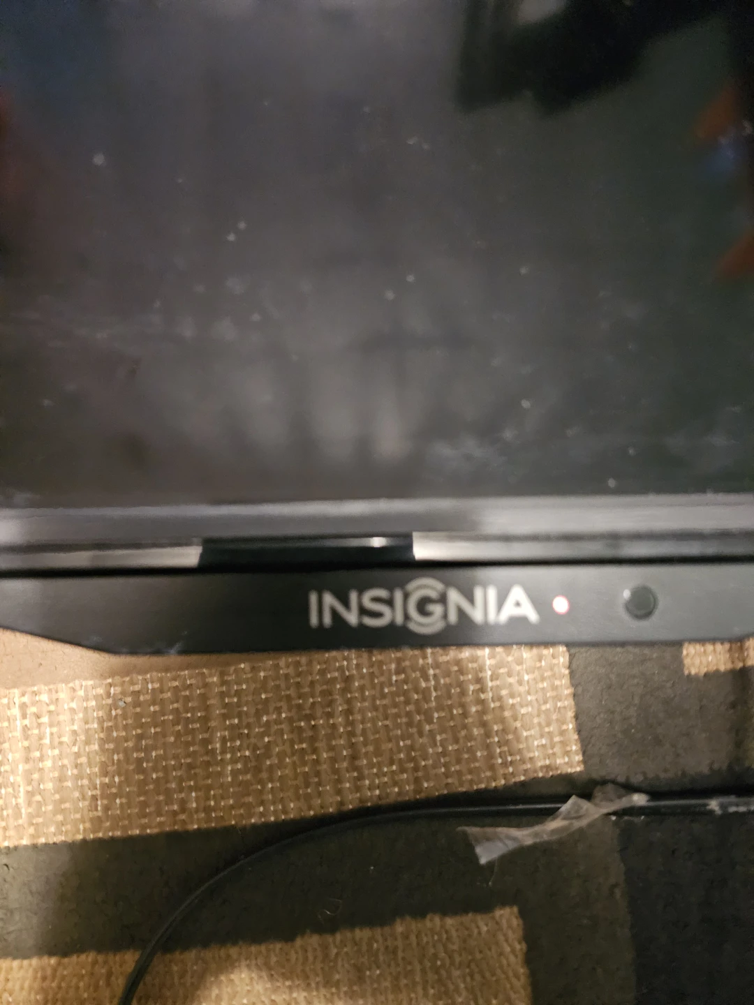 Insignia 50-inch LED TV - photo 2