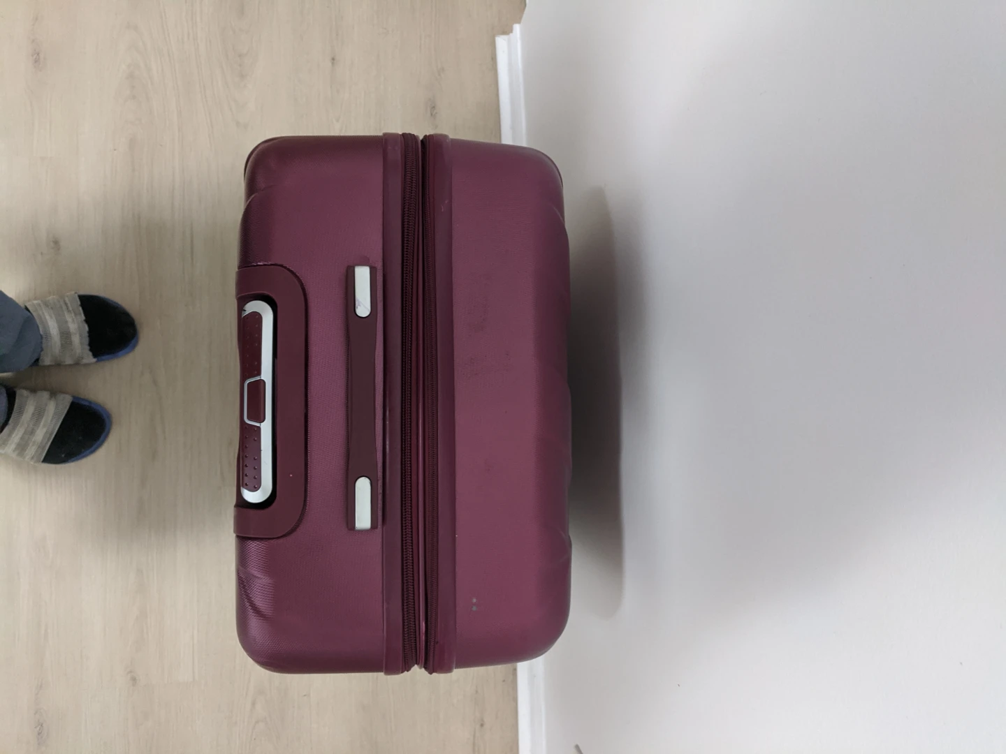 Large hard shell luggage - photo 4