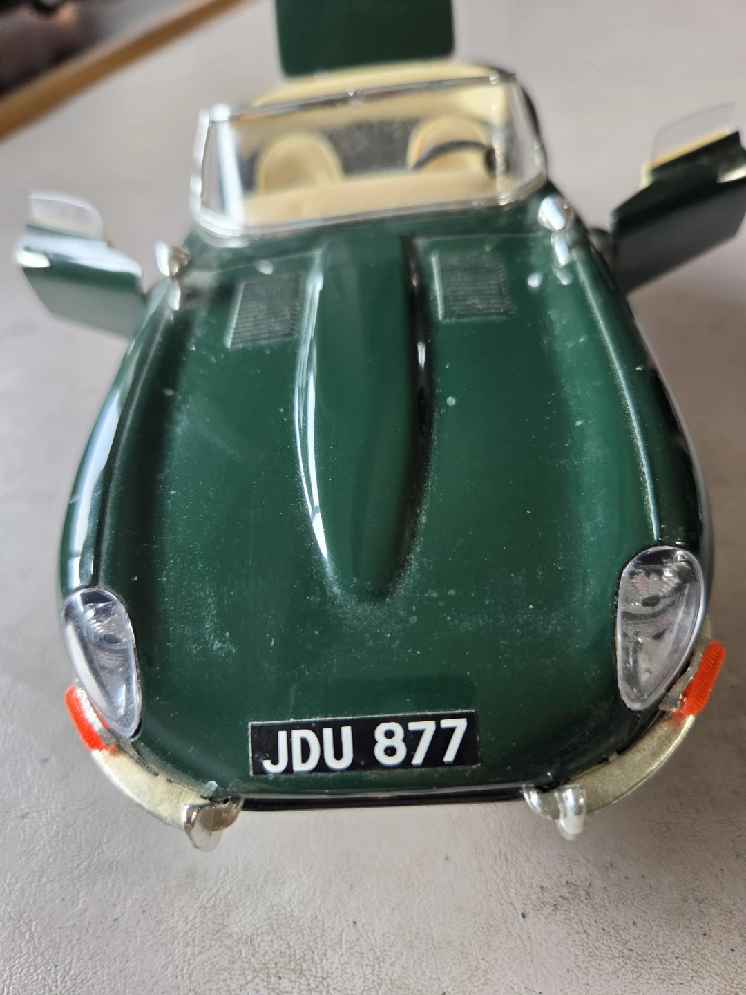 1961 Jaguar E-Type Convertible Diecast Model - photo 4