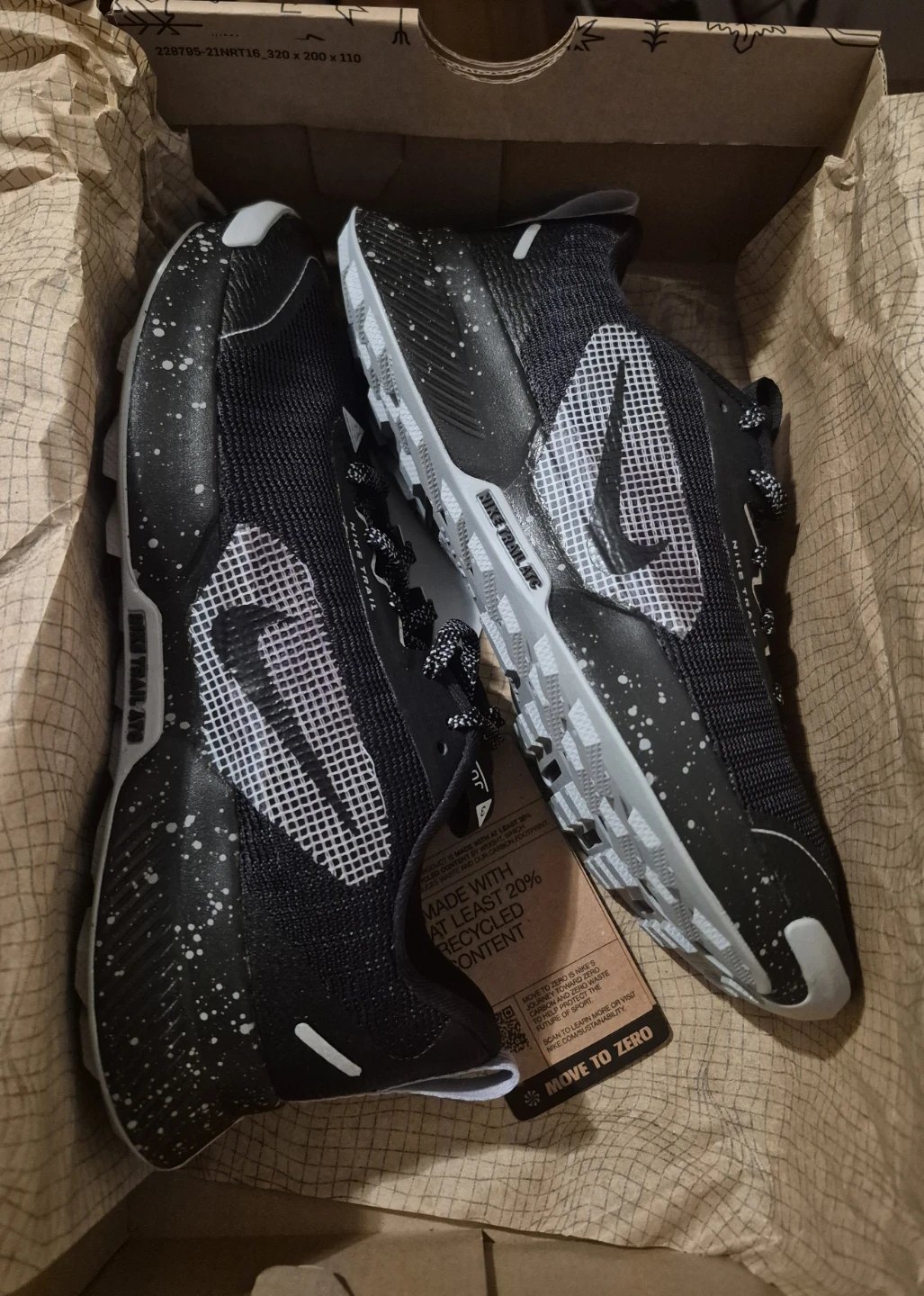 BNIB)Nike Size 7 Trail 3 Wmns Running Shoes