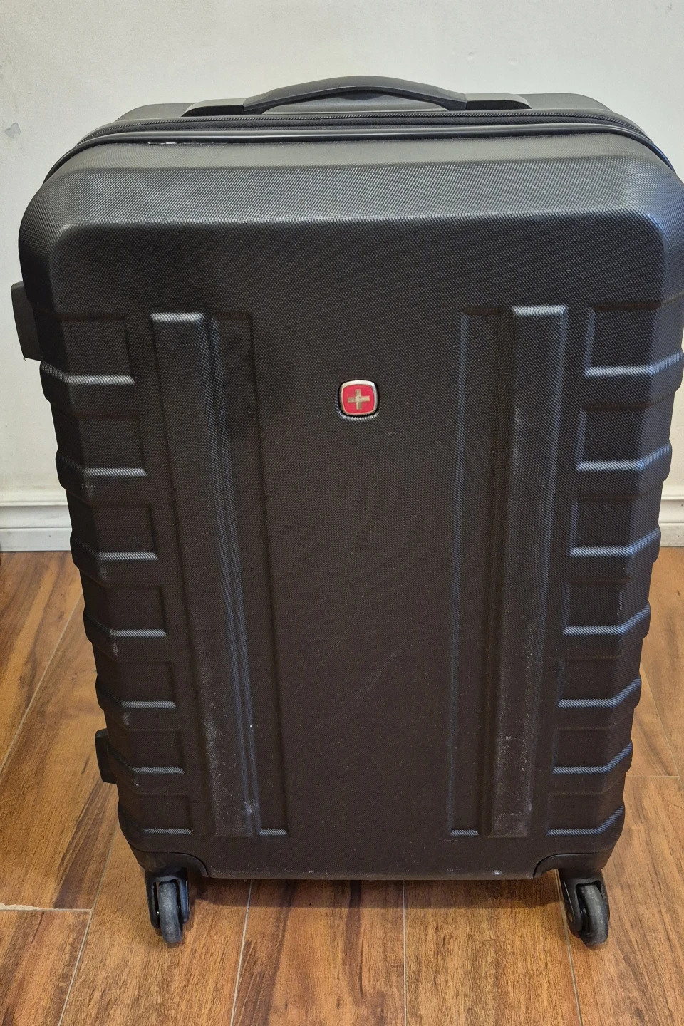**Moving Sale**Swiss Gear Black Luggage - photo 3