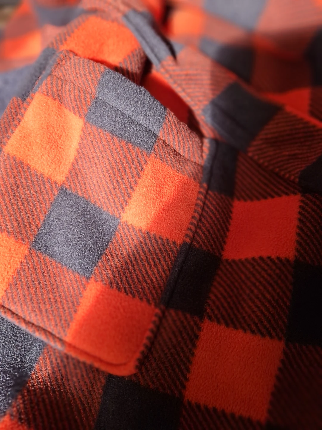Red and black buffalo check hooded bathrobe - photo 5