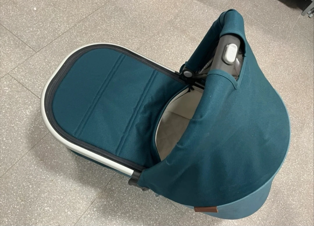 UPPAbaby v2 Bassinet Stand and Bassinet