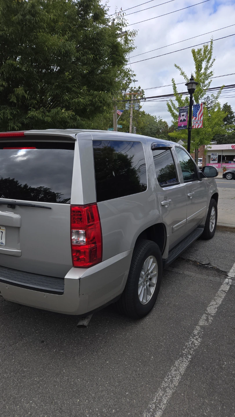 Silver Chevrolet Tahoe SUV - photo 3