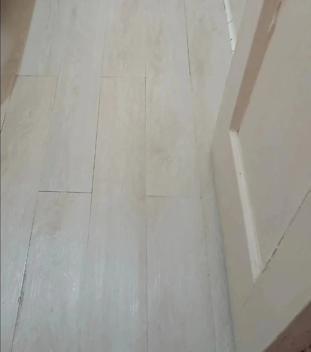 White Wood Grain Peel-and-Stick Floor Planks - photo 3