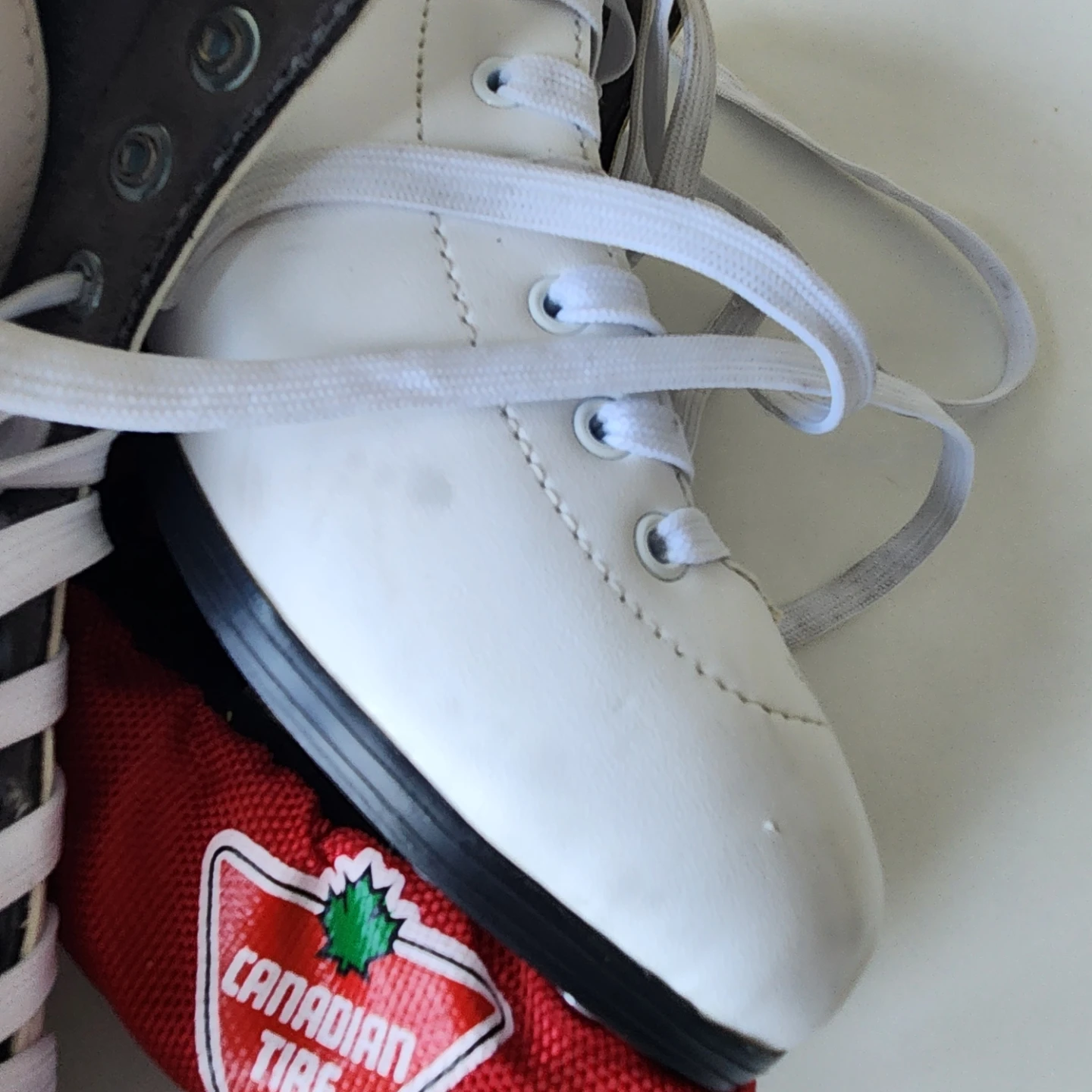 Women's Figure Skates US Size 4 with bag and blade protector - photo 2