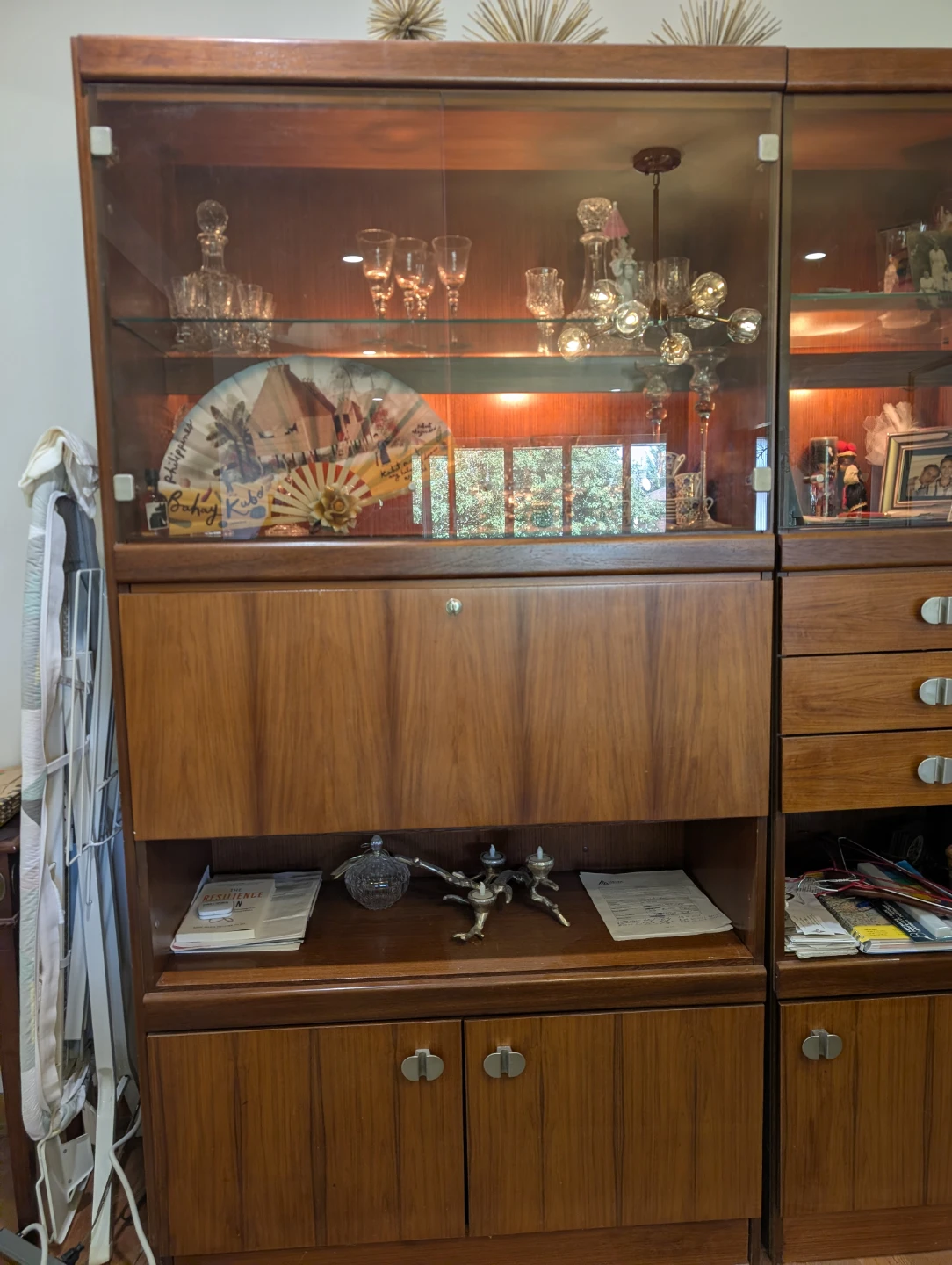 Pristine 3-unit mid century display cabinet - photo 5