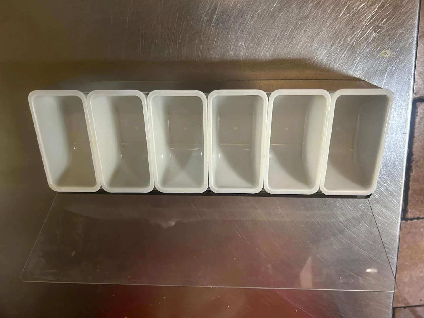 Condiment Dispenser Holder with 6 White Inserts