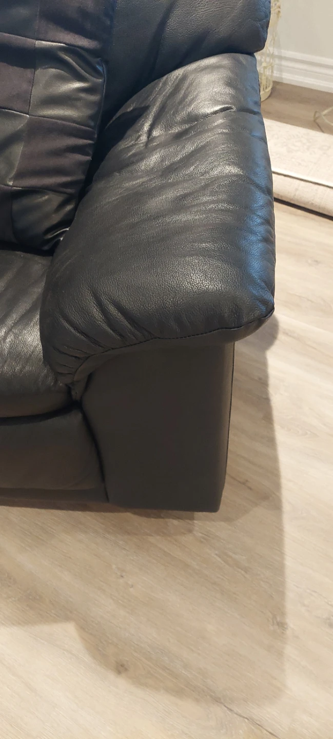 Black Leather Three-Seater Sofa pick up in Welland. - photo 3