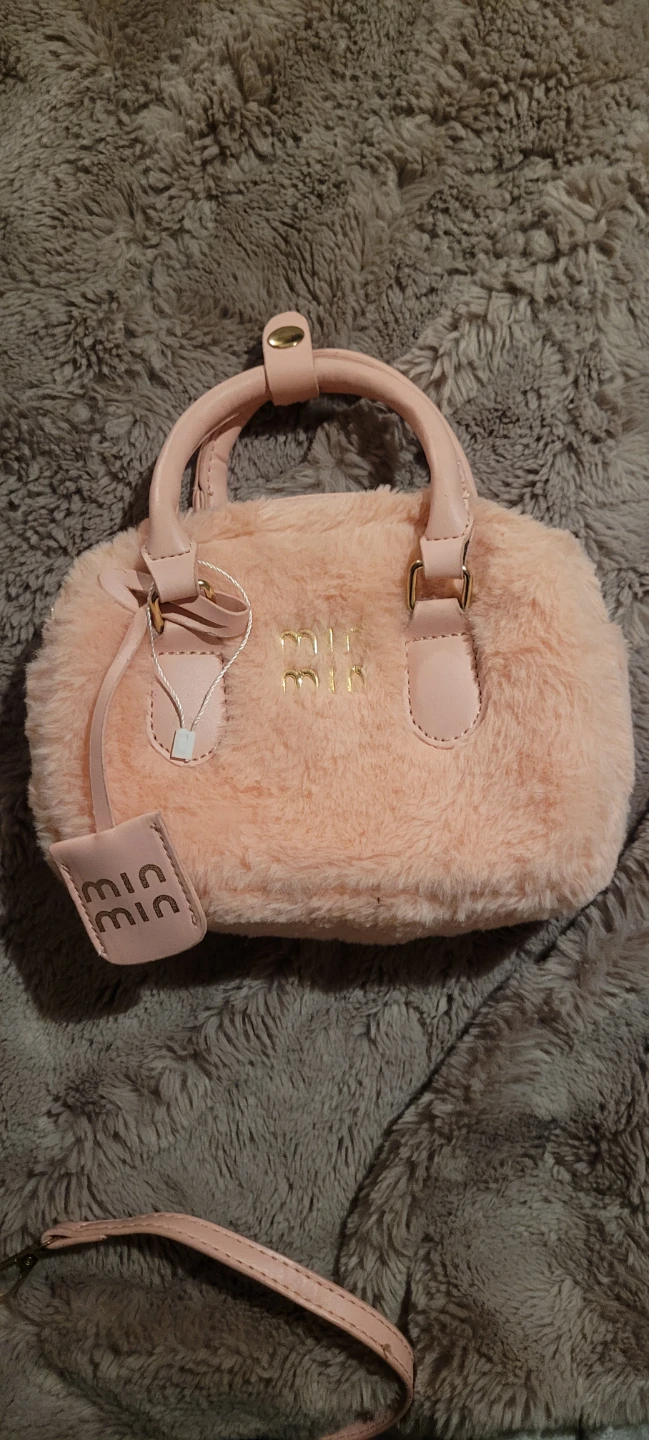 Min Min fuzzy handbag