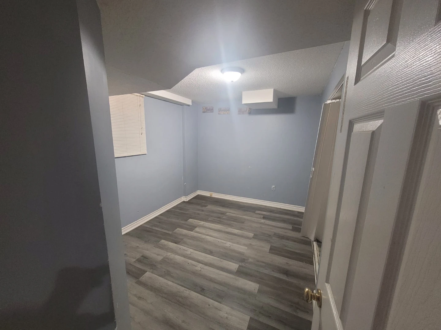 Empty basment for Rent - photo 3