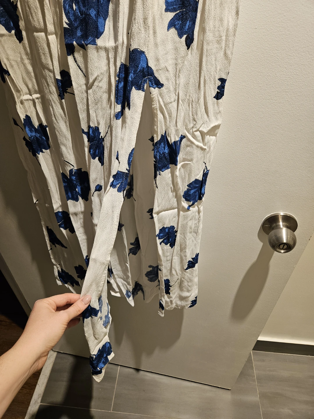 White and blue floral maxi dress - photo 2