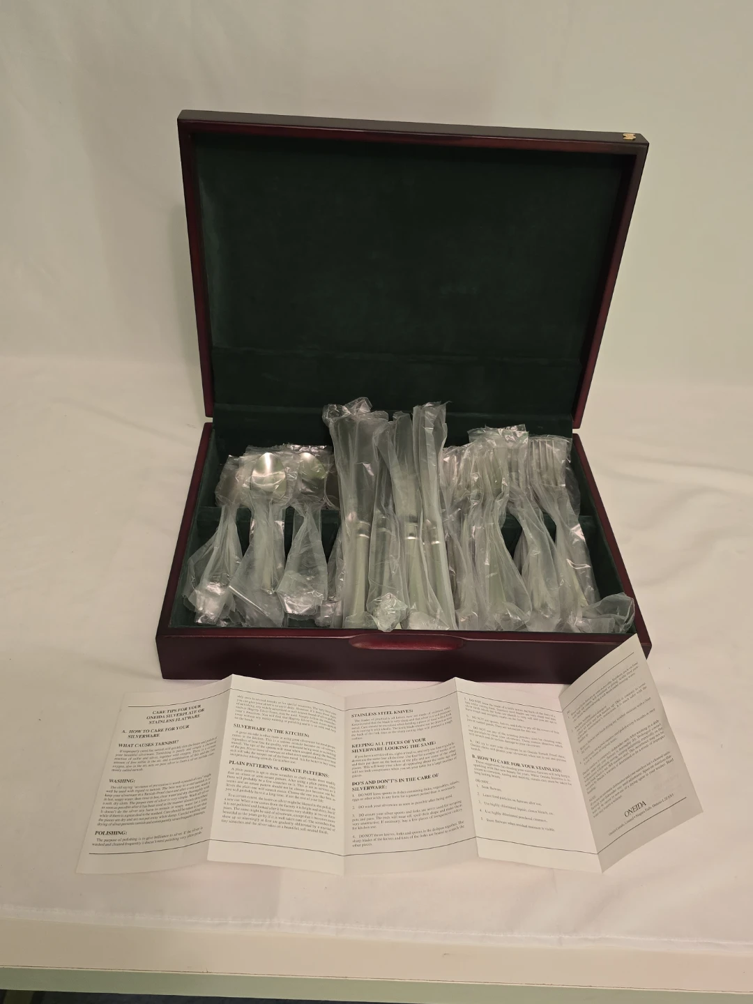 Oneida Stainless Flatware Set in Wooden Case - photo 3