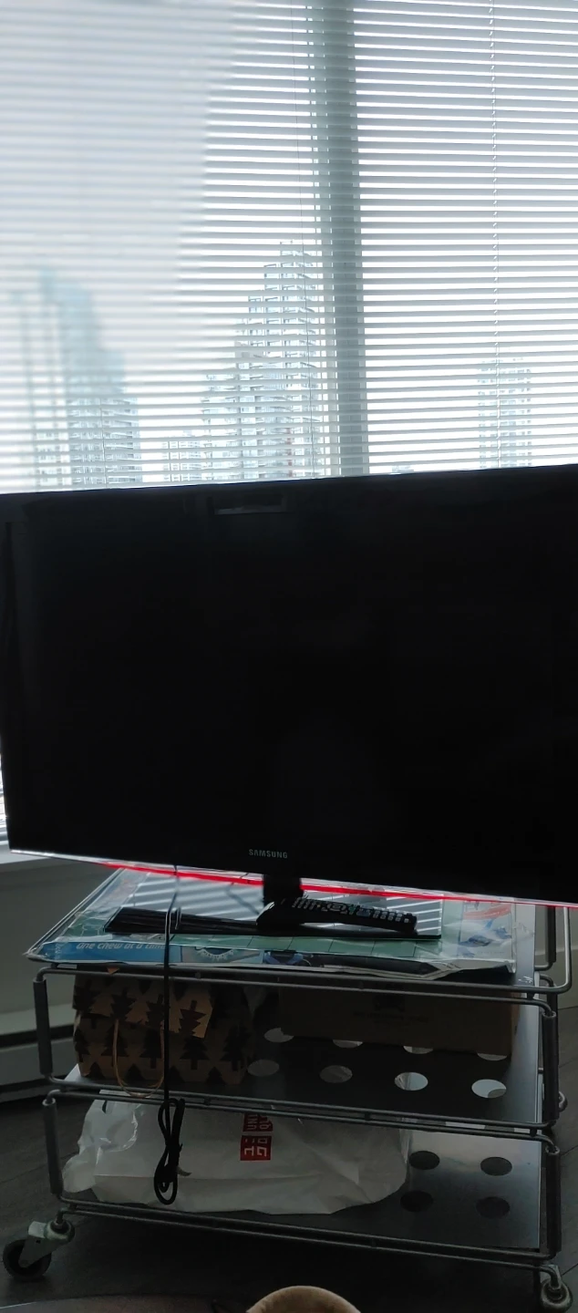 Samsung 40-inch TV with Roku Streaming Stick - photo 2