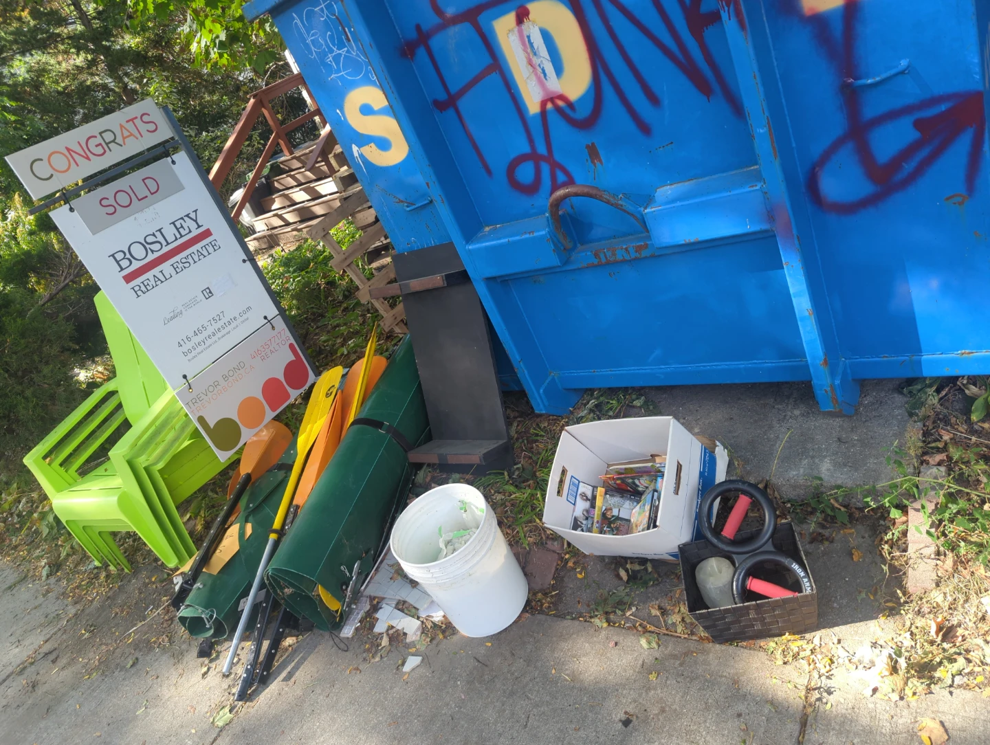 More free stuff Riverdale Avenue between Logan And Carlaw