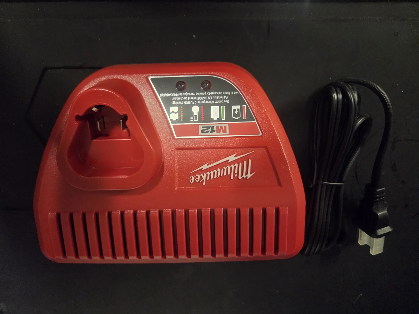 Milwaukee M12 Battery CHARGER - photo 2