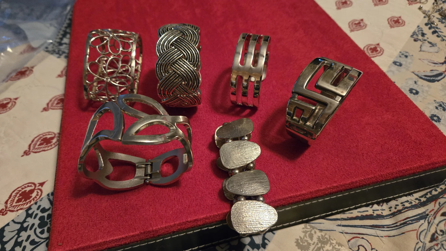 Set of 6 Fashion Cuff Bracelets