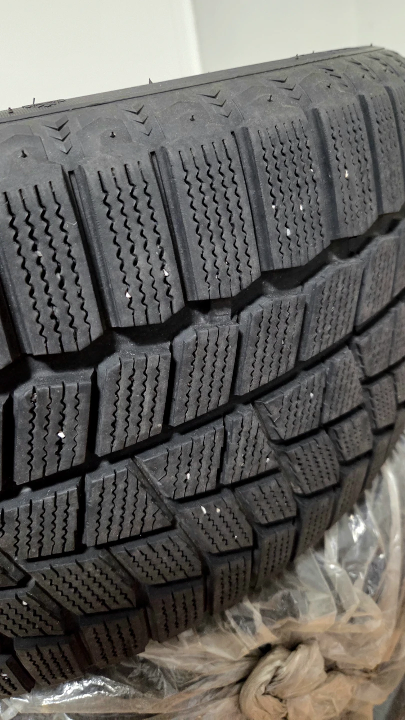 Maxxis Arctic Trekker 235/45R18 Winter Tires 4 pcs, LowProfile - photo 2