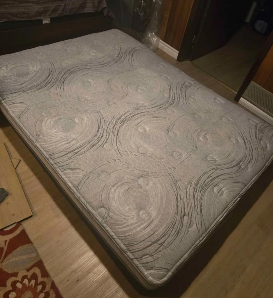Queen Size Mattress - MUST PICKUP - photo 2