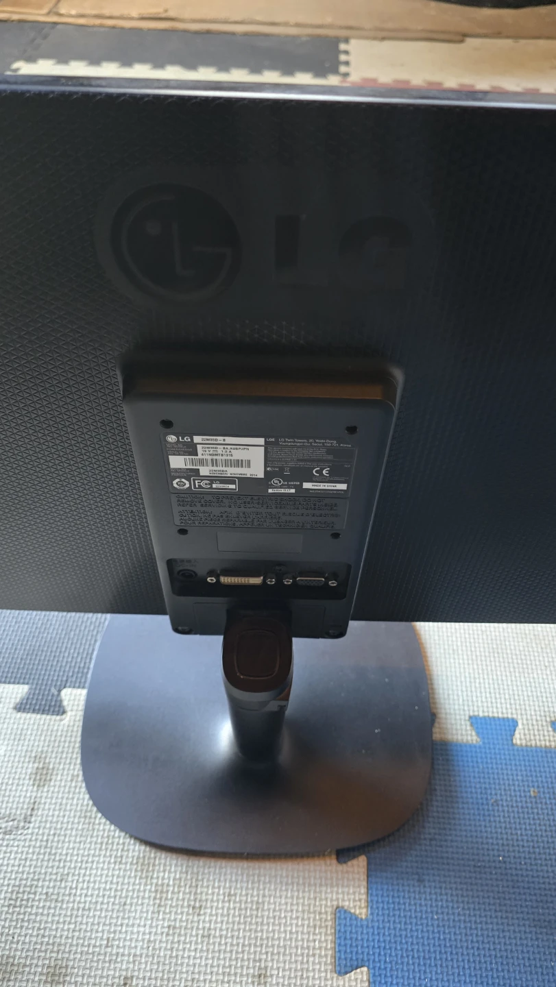 LG 22-inch Computer Monitor - photo 2