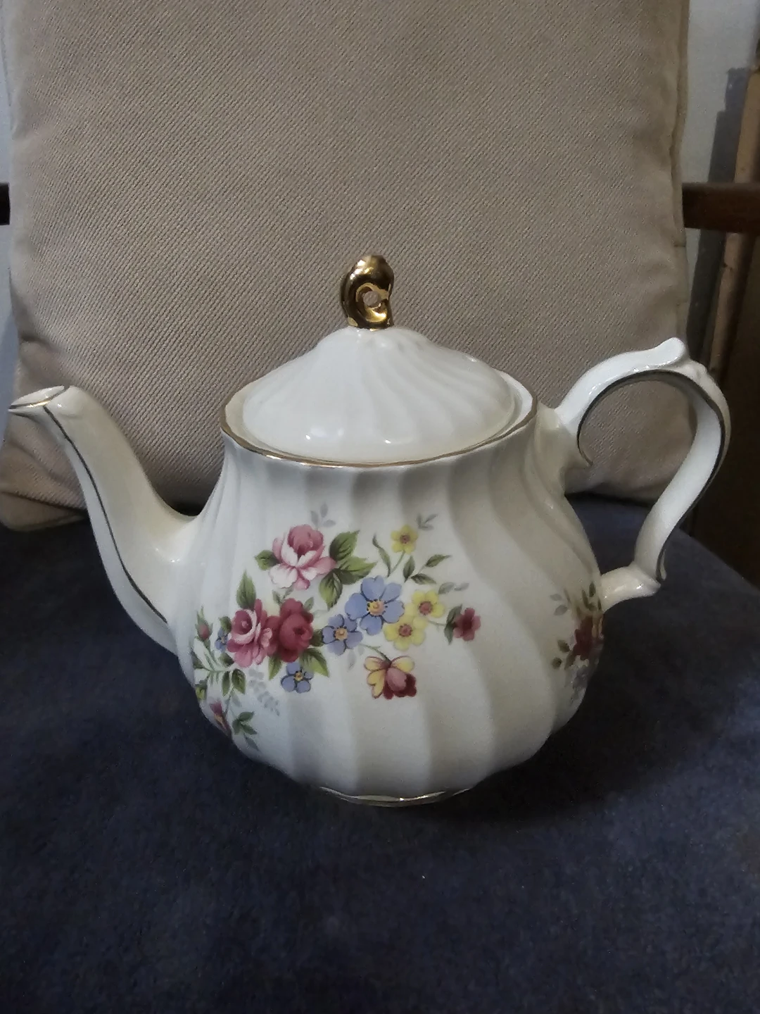Vintage Sadler Floral Teapot