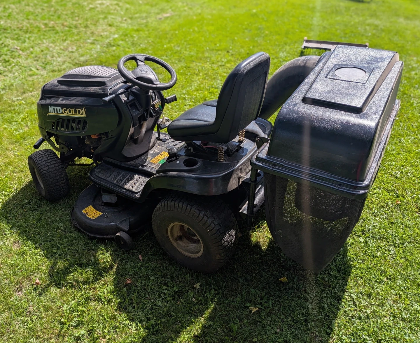 MTD Gold 42-inch Lawn Tractor - photo 2