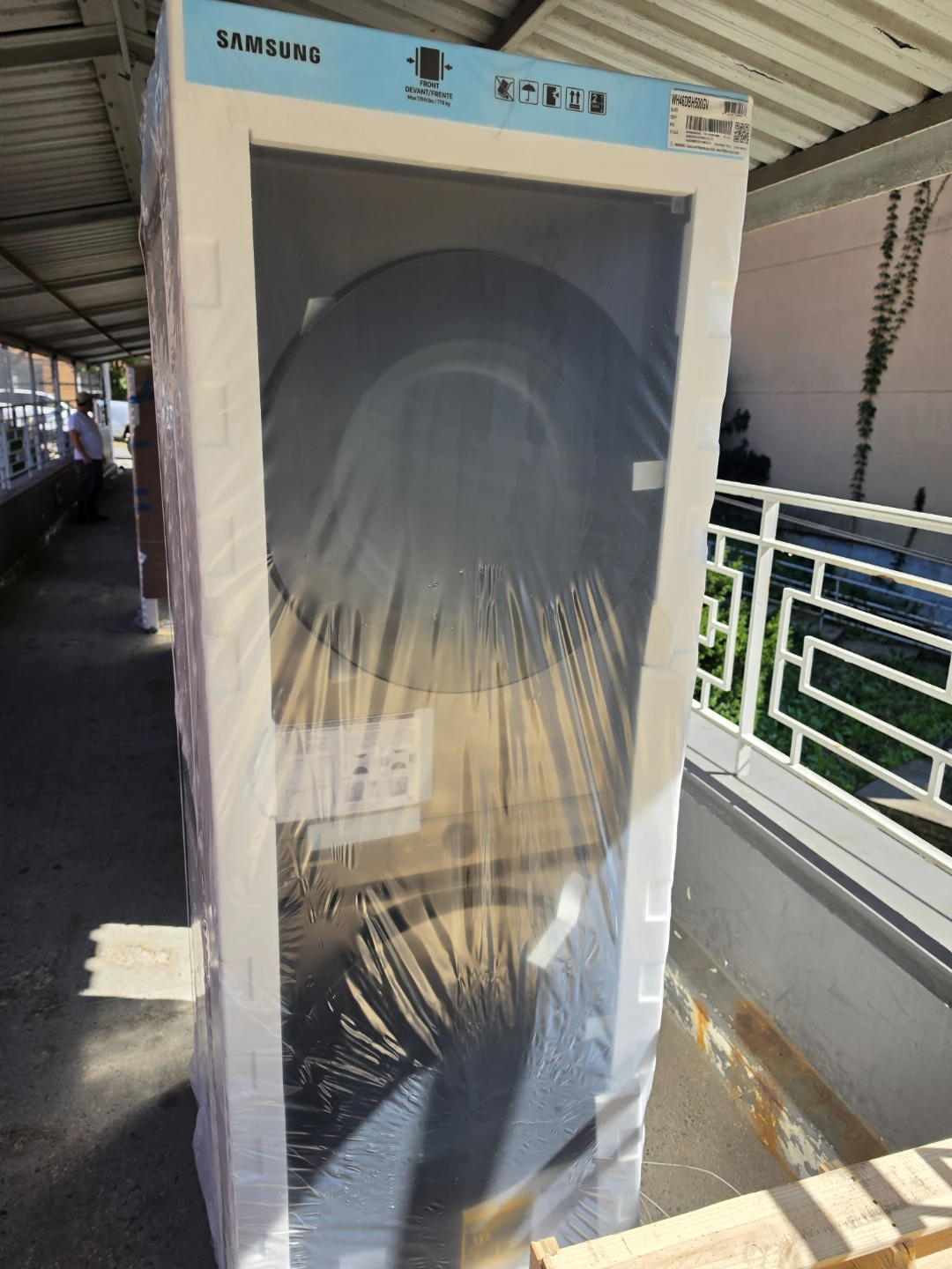 Samsung Bespoke AI Laundry Hub Washer and Gas Dryer