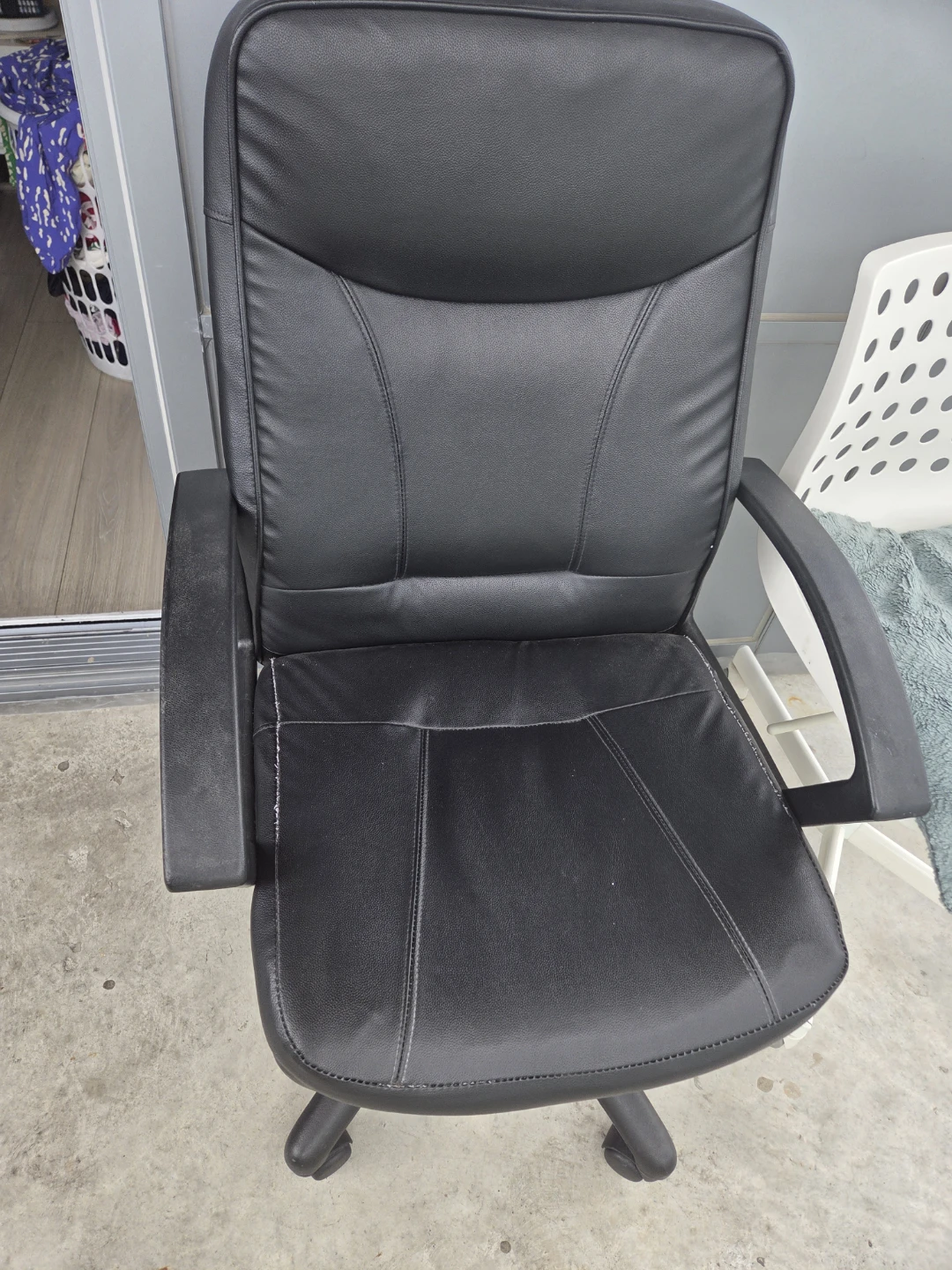 Black office chair - photo 4