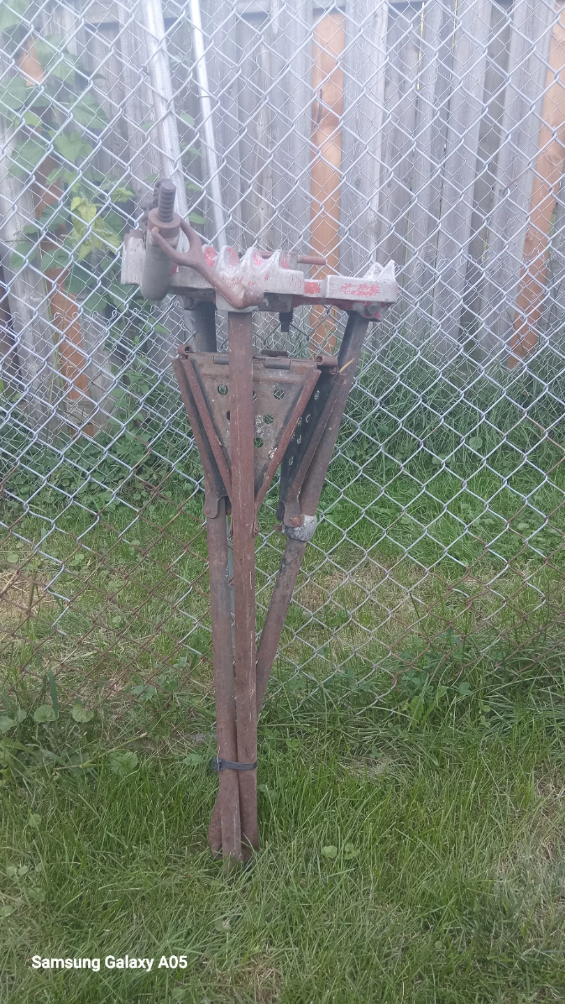 Ridgid 450 Portable Tristand Pipe Vise - photo 2
