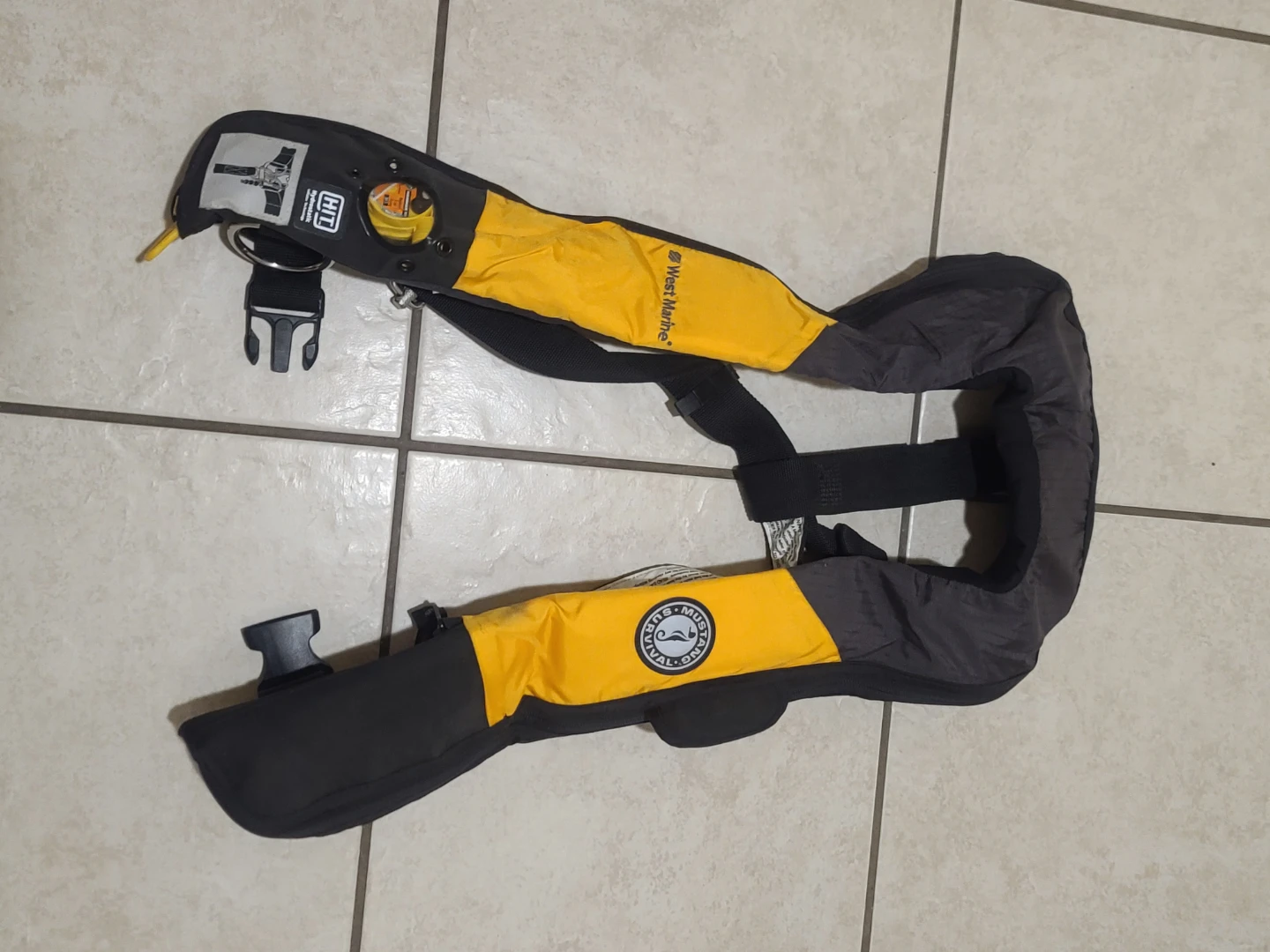 INFLATABLE PDF LIFE JACKET Adult with harness - photo 5