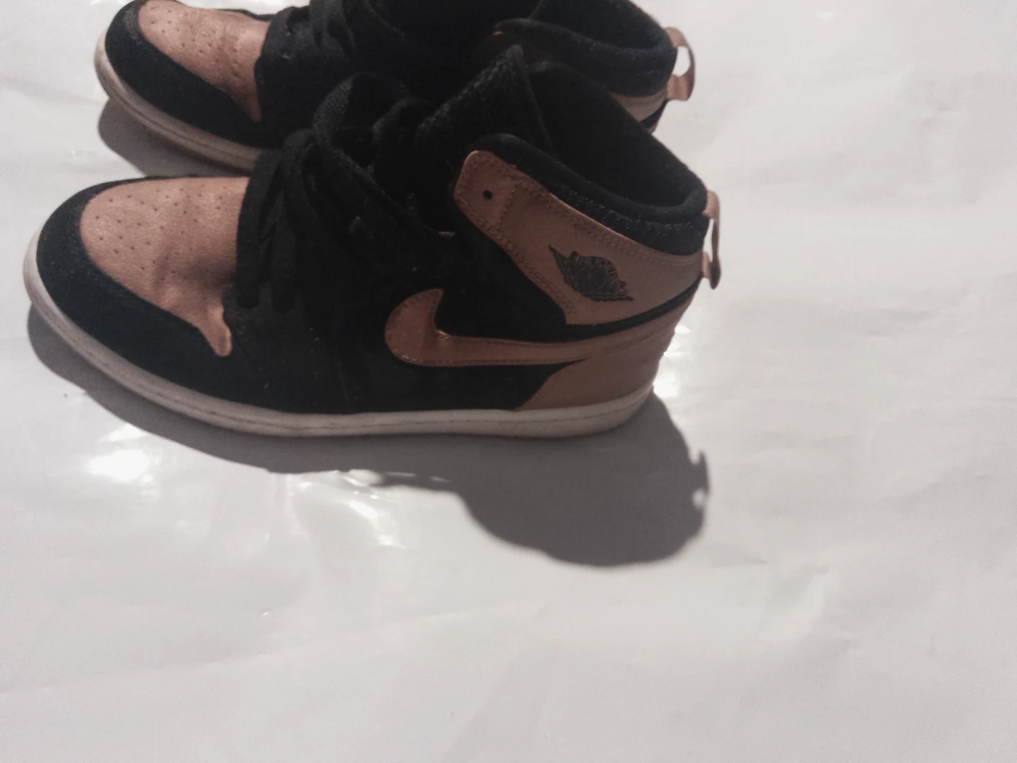 Nike Air Jordan 1 Mid Black and Metallic Gold size 3y - photo 2
