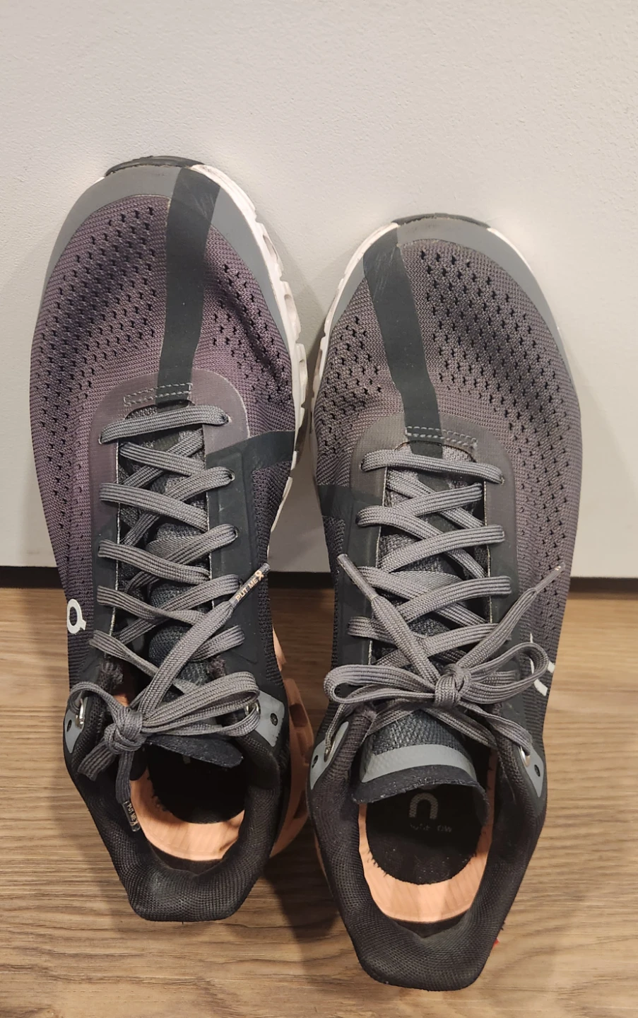 On Cloud Running Shoes size 7 women - photo 2
