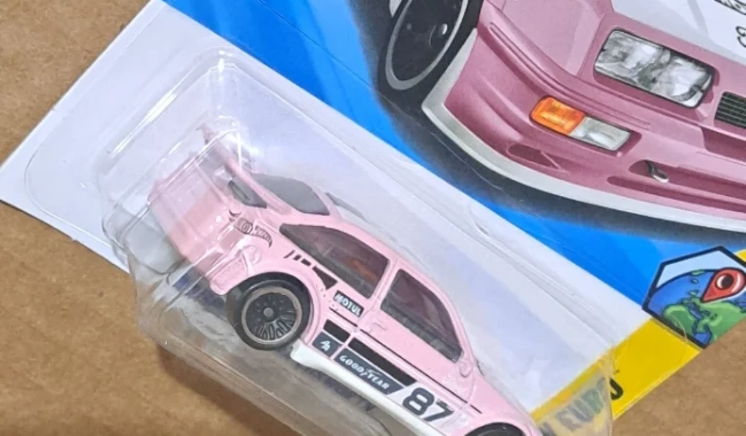 Hot Wheels '87 Ford, Pink Sierra Cosworth - photo 4