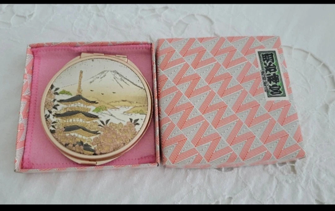 Brand new Compact Mirror