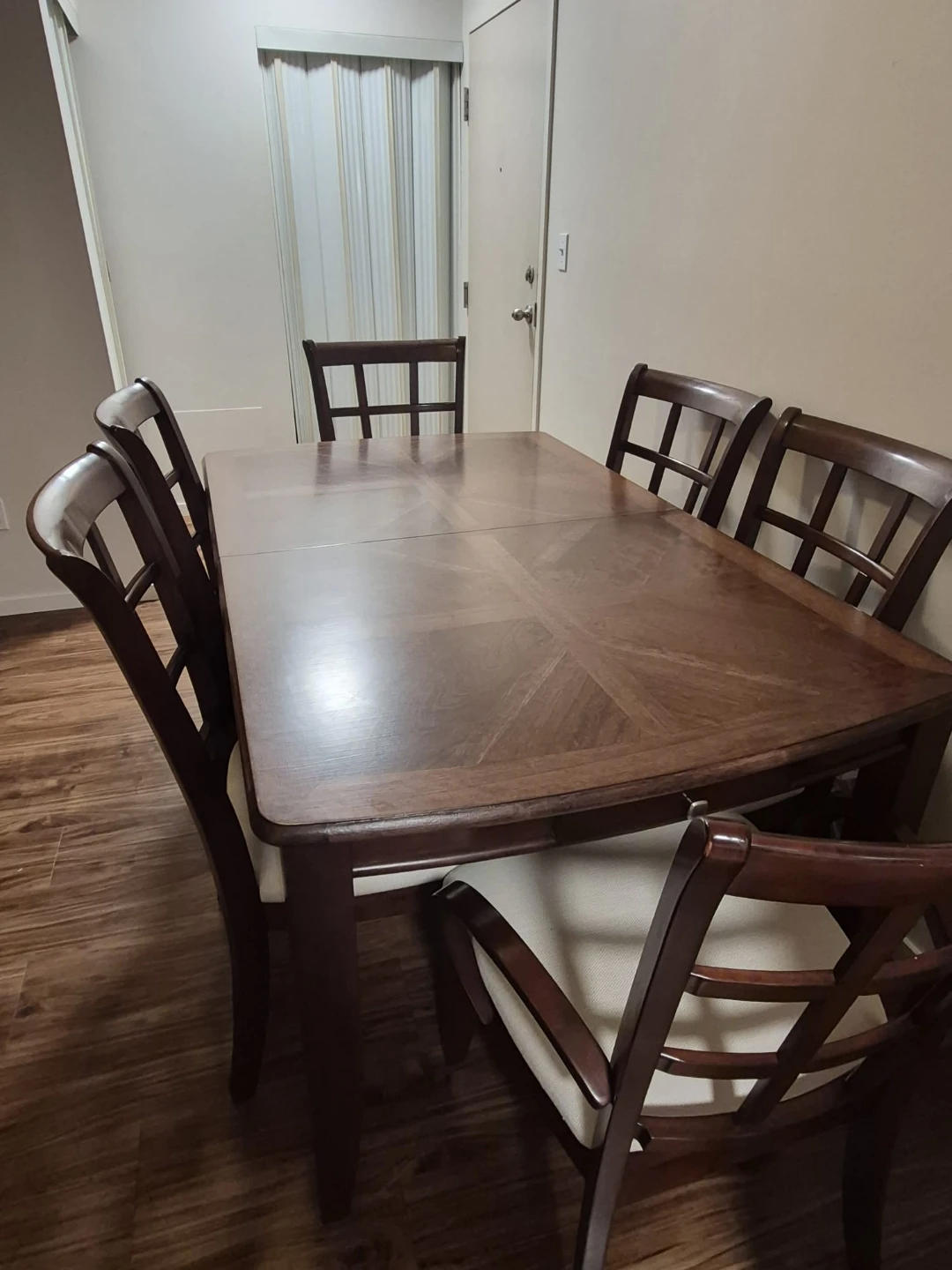 Table & chairs for sale,set up 6 to 8 people. - photo 2