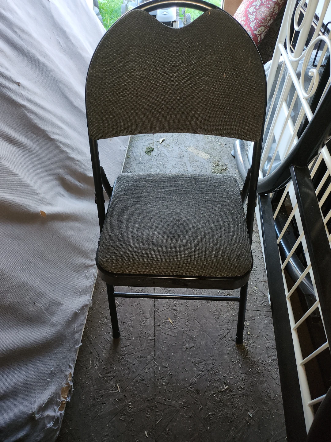 5 Black Padded Folding Chairs - photo 2