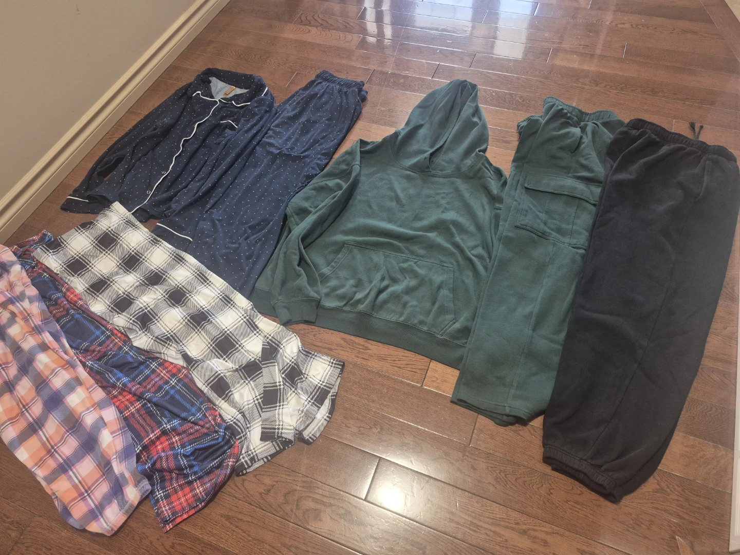 Women's hoodies and pajama size L all 20 dollars - photo 3