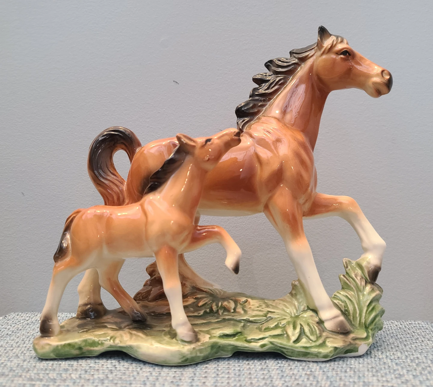 Vintage Mare and Foal Figurine - photo 2