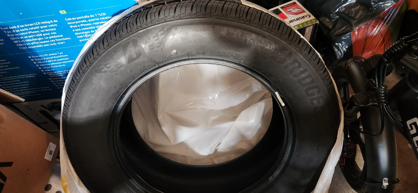 Bridgestone Turanza QuietTrack Tire 235/60R17