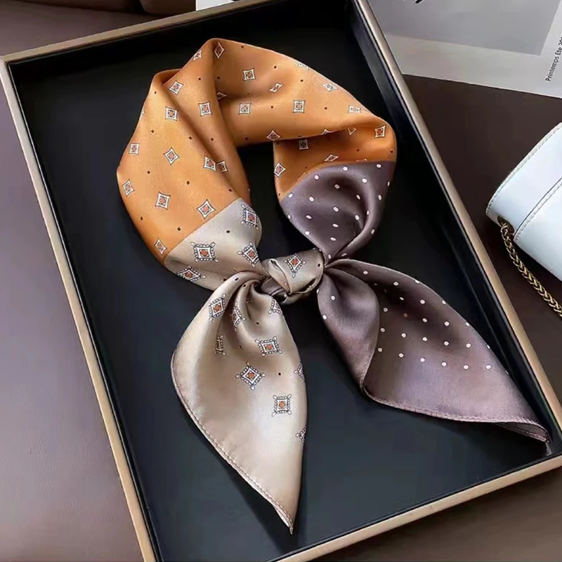 Silk neck scarf with magnetic buckle - photo 5