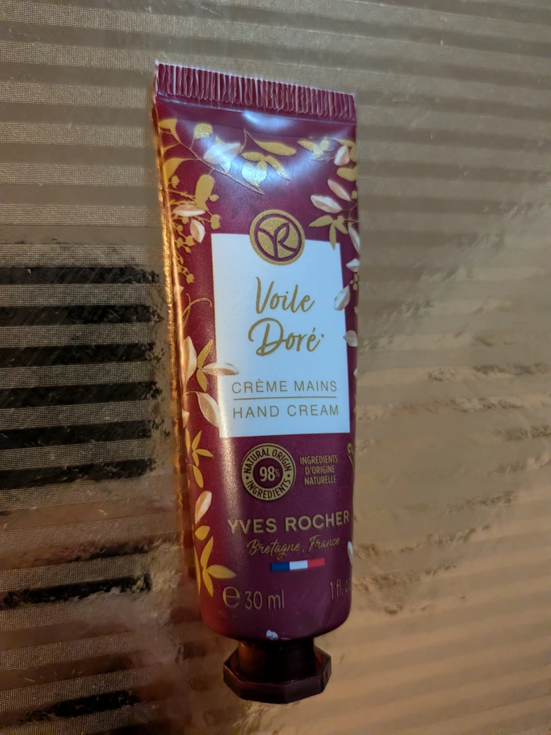 Free 🏈 Yves Rocher Voile Dore Hand Cream. 30 ml. - photo 2