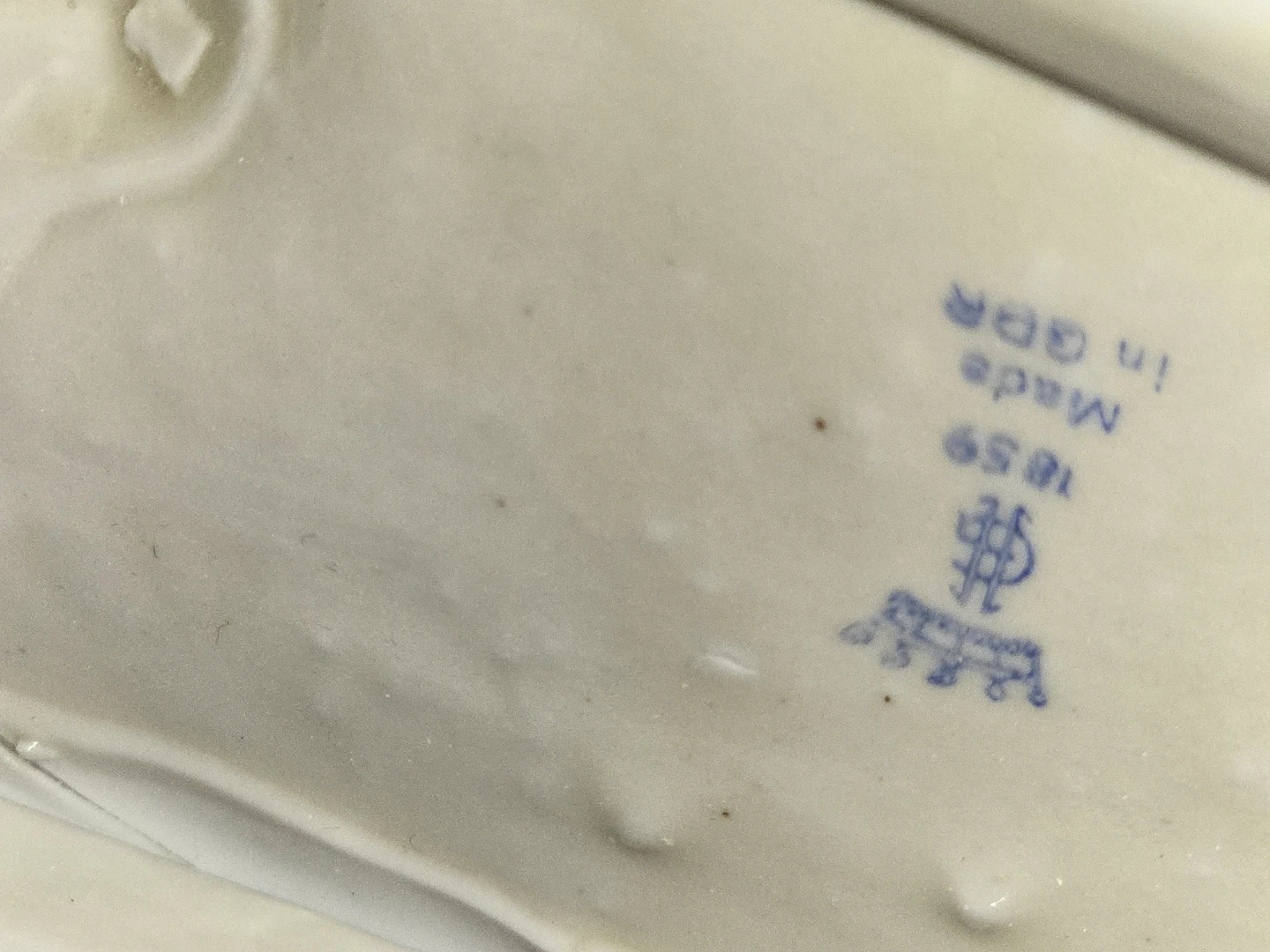 Vintage Ceramic Horse-Drawn Carriage Figurine - photo 3