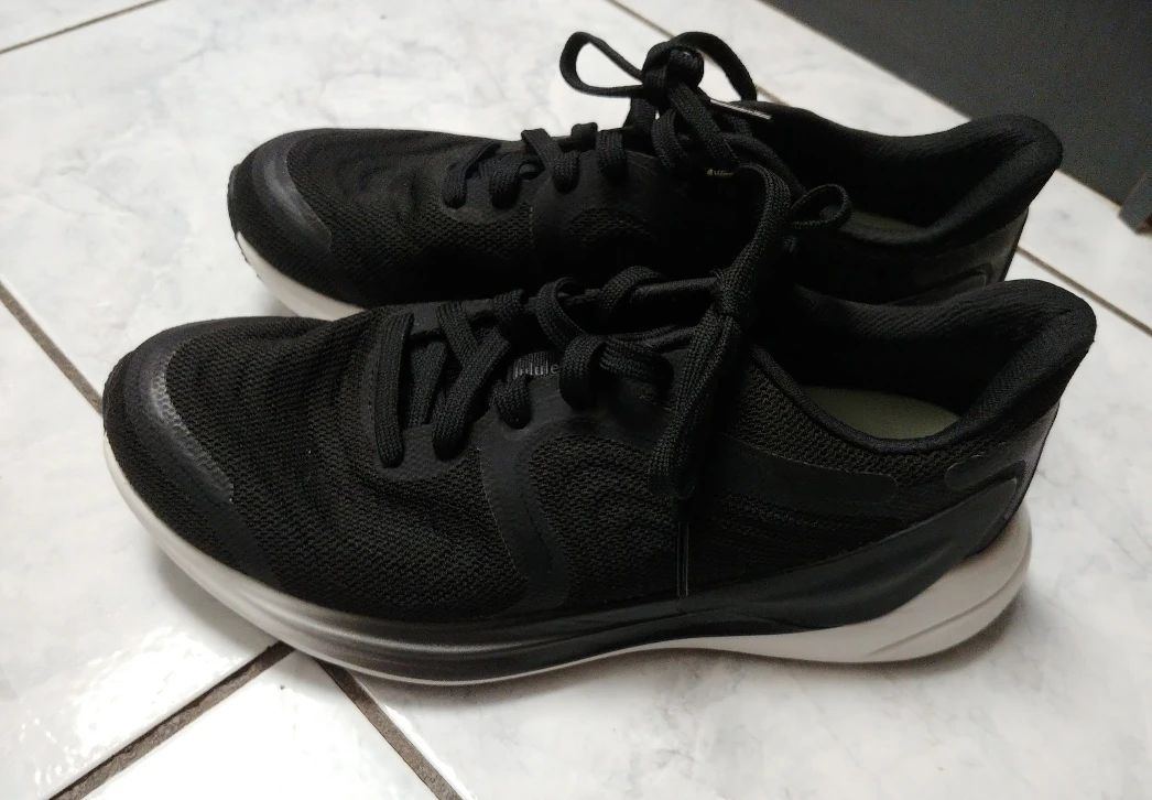 Lululemon Running Shoes (size 9) - photo 3