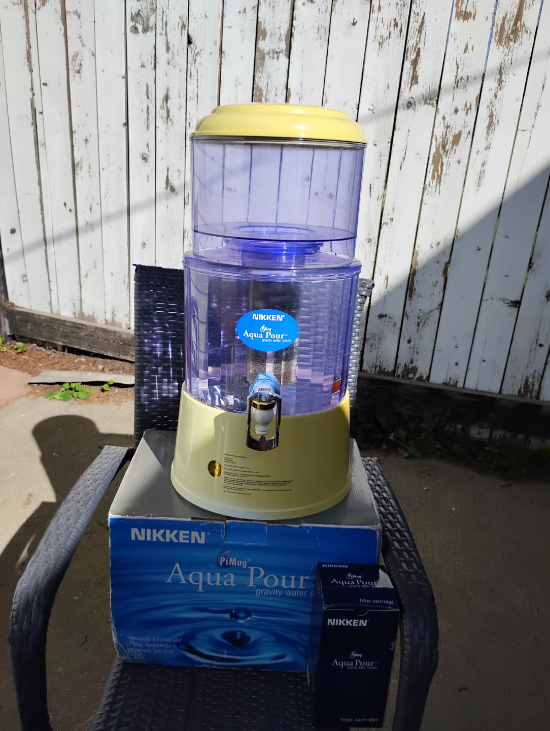 Nikken PiMag Aqua Pour Gravity Water System - photo 4