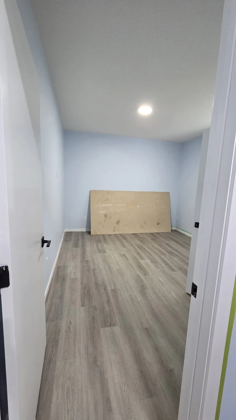 Fully finished Legal 2-bedroom basement suite - photo 3