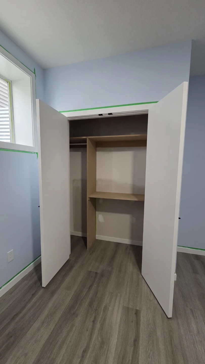 Fully finished Legal 2-bedroom basement suite - photo 4