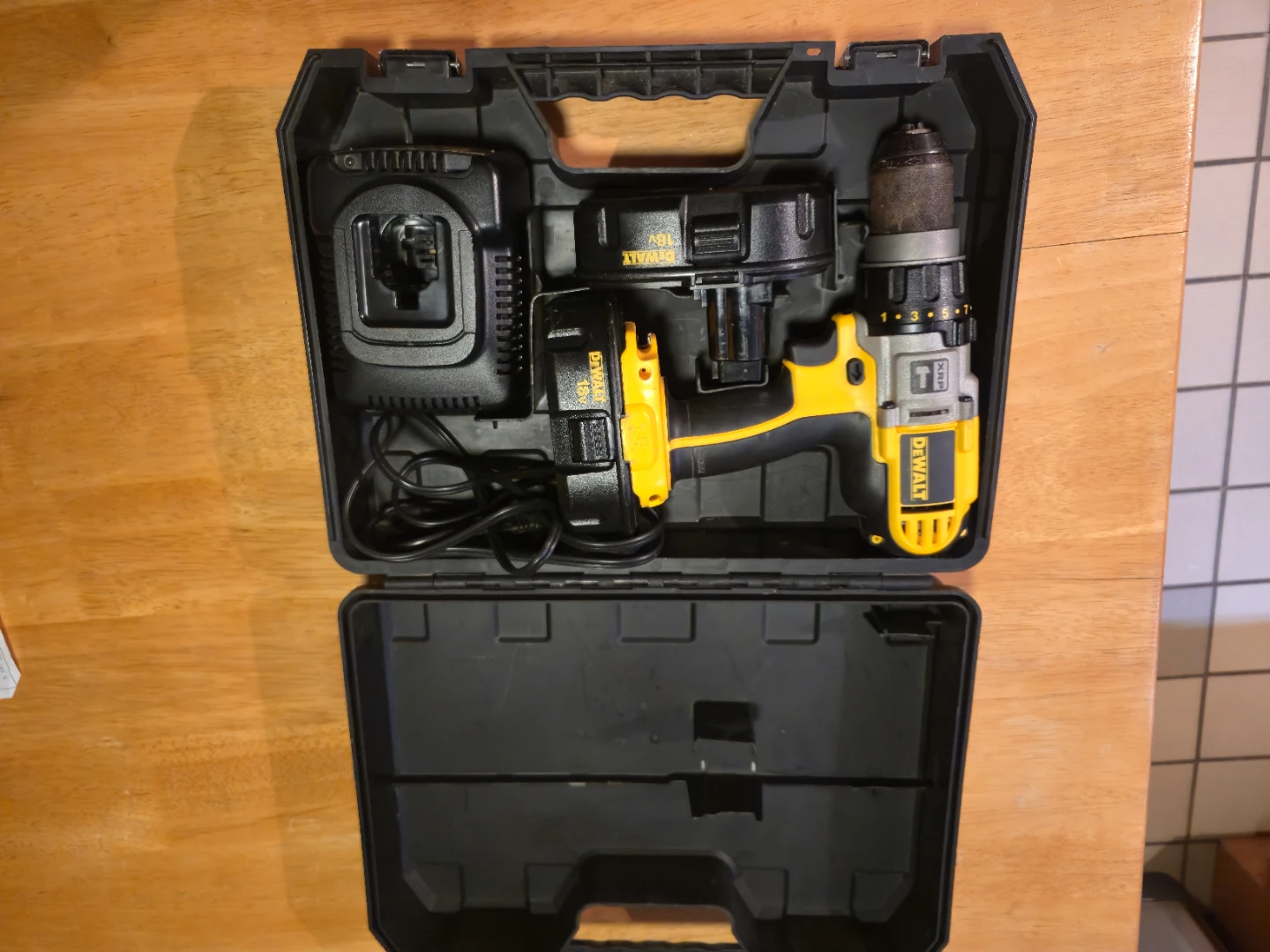 DeWalt XRP 18V 3-Speed Hammer Drill Kit