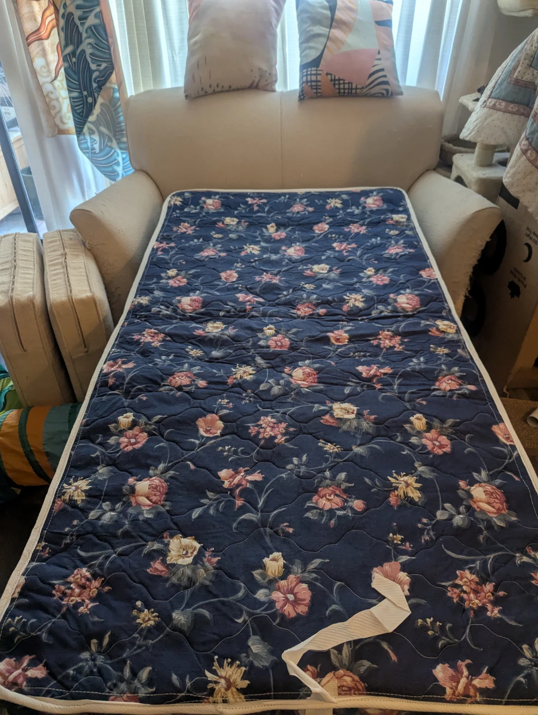 Cream Bouclé Loveseat pullout - photo 4