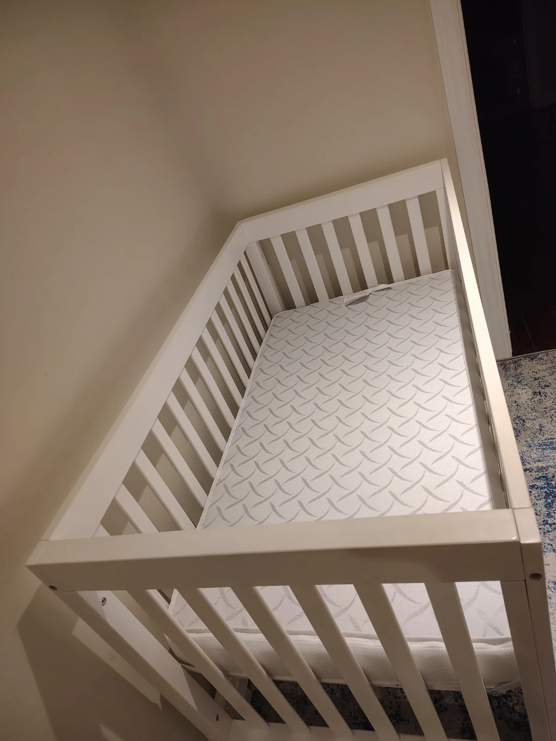 White crib like new - photo 5