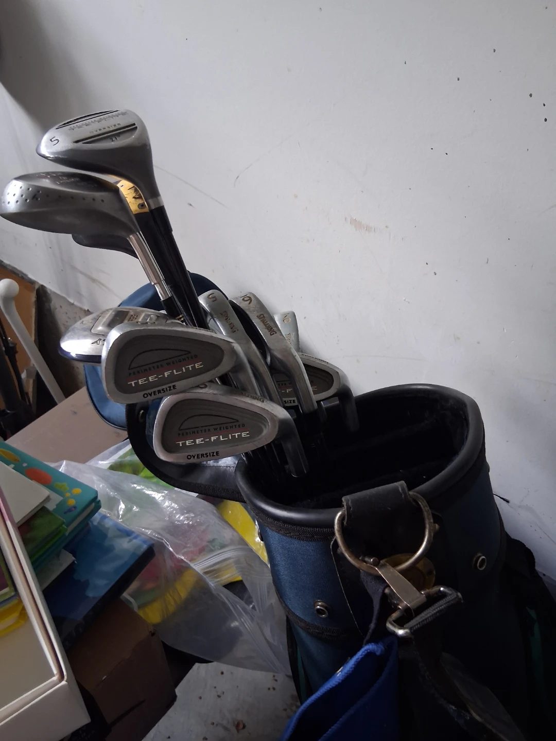 Assorted Golf Club Set with Bag